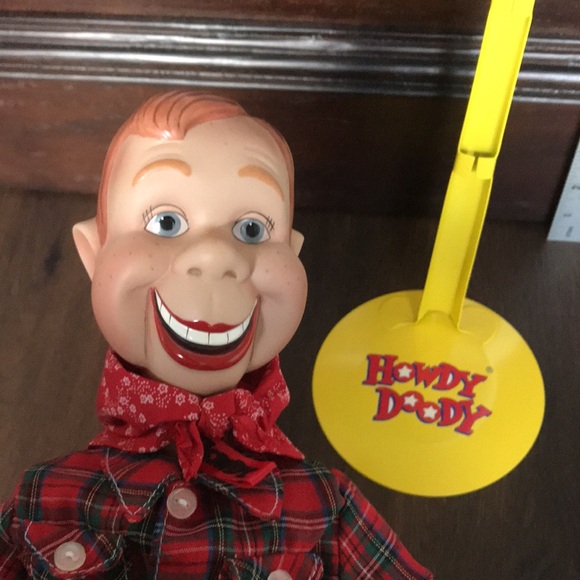 Howdy Doody Limited Edition 50th Anniversary Doll with Stand - Picture 8 of 9